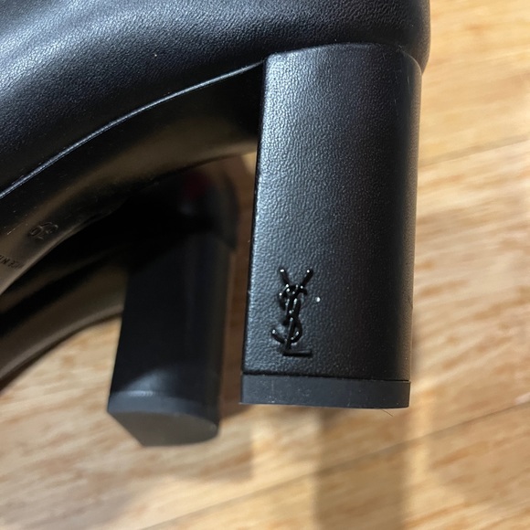 Saint Laurent
Lou Leather Ankle Booties - Picture 8 of 16